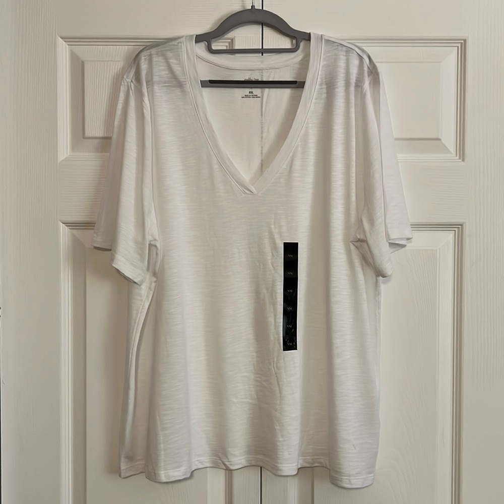 Banana Republic XXL white Malibu tee shirt. New with tags.